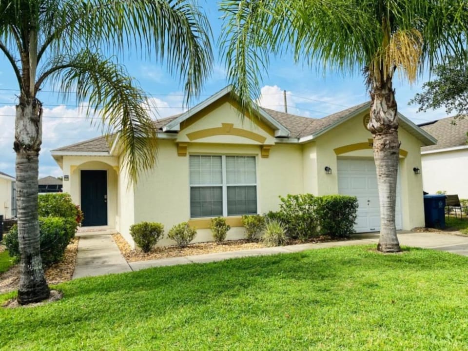 Southern Dunes Poolside Escape House in Haines City