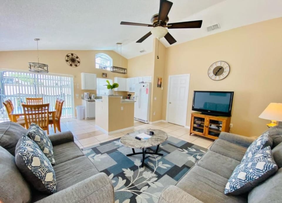 Southern Dunes Poolside Escape House in Haines City