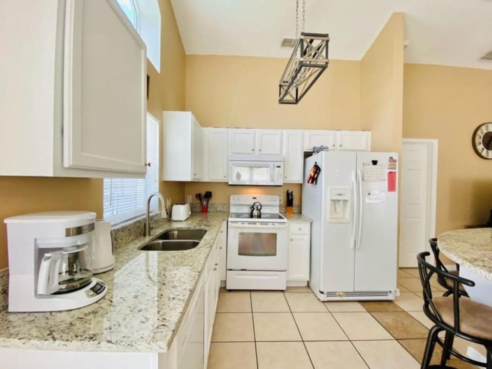 Southern Dunes Poolside Escape House in Haines City