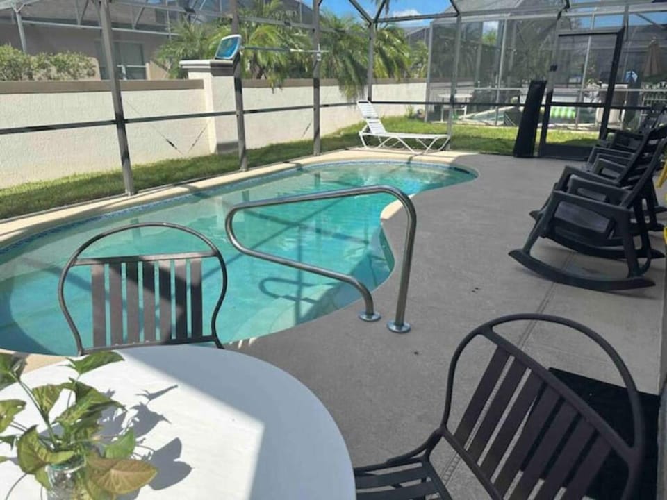 Southern Dunes Poolside Retreat Apartment in Haines City