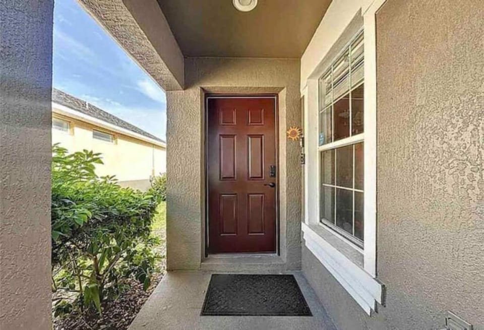 Southern Dunes Poolside Retreat Apartment in Haines City