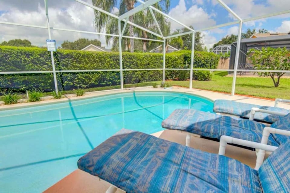 Dreamy Poolside Getaway House in Haines City