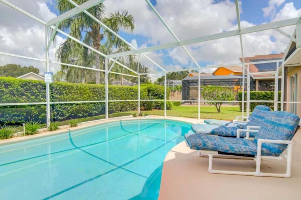 Dreamy Poolside Getaway House in Haines City