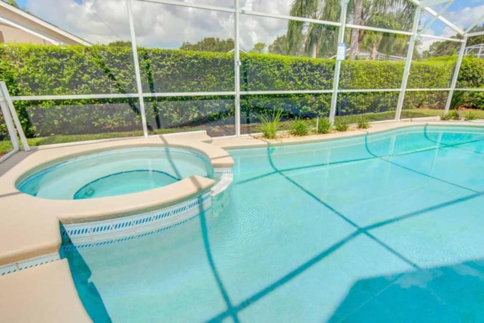 Dreamy Poolside Getaway House in Haines City