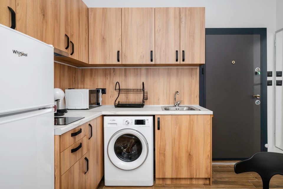 Kitchen or kitchenette, stove, washing machine, dryer