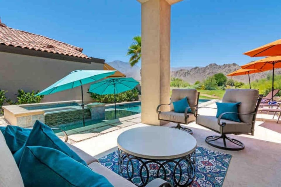 PGA BREATHTAKING MOUNTAIN VIEWS POOL OASIS House in La Quinta