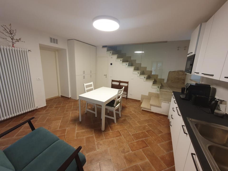 Kitchen or kitchenette, Seating area, Dining area