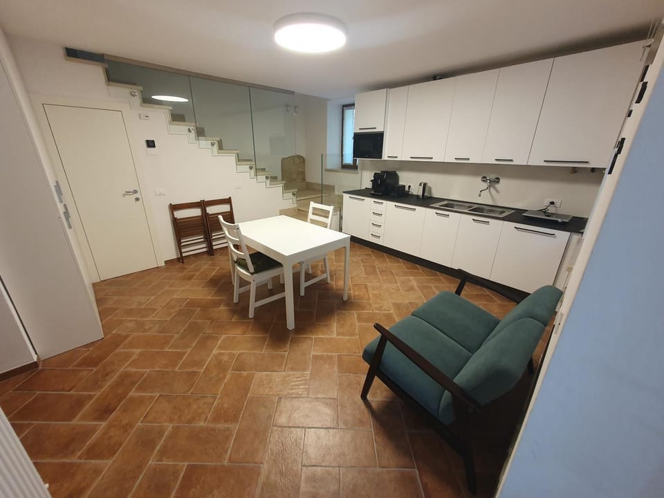 Kitchen or kitchenette, Seating area, Dining area