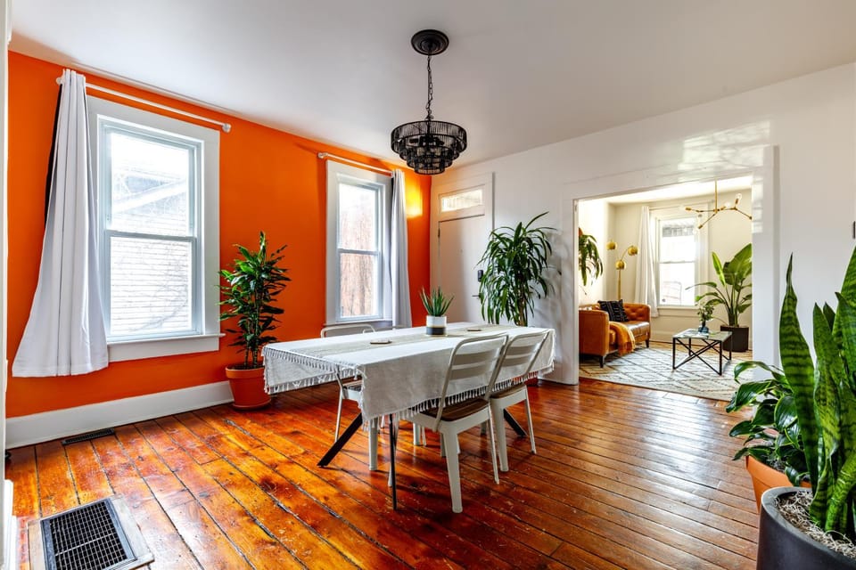 Seating area, Dining area
