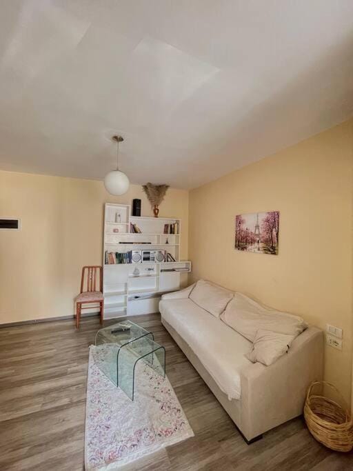 Bllok's Brightest Gem - A Chic Stay in the Heart of Tirana Apartment in Tirana
