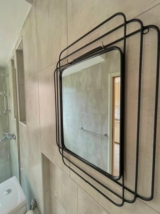 Bllok's Brightest Gem - A Chic Stay in the Heart of Tirana Apartment in Tirana