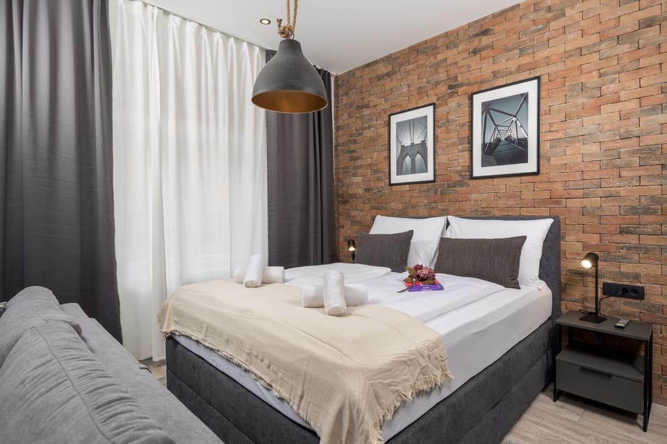 Bed, Photo of the whole room, towels