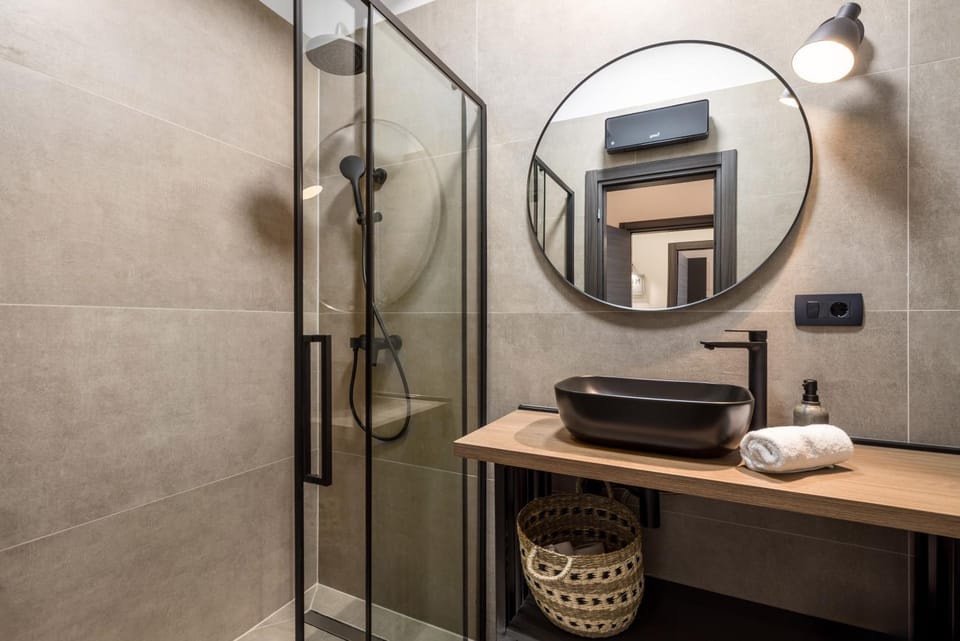 Shower, Bathroom, towels