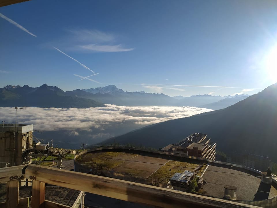 Balcony/Terrace, Mountain view