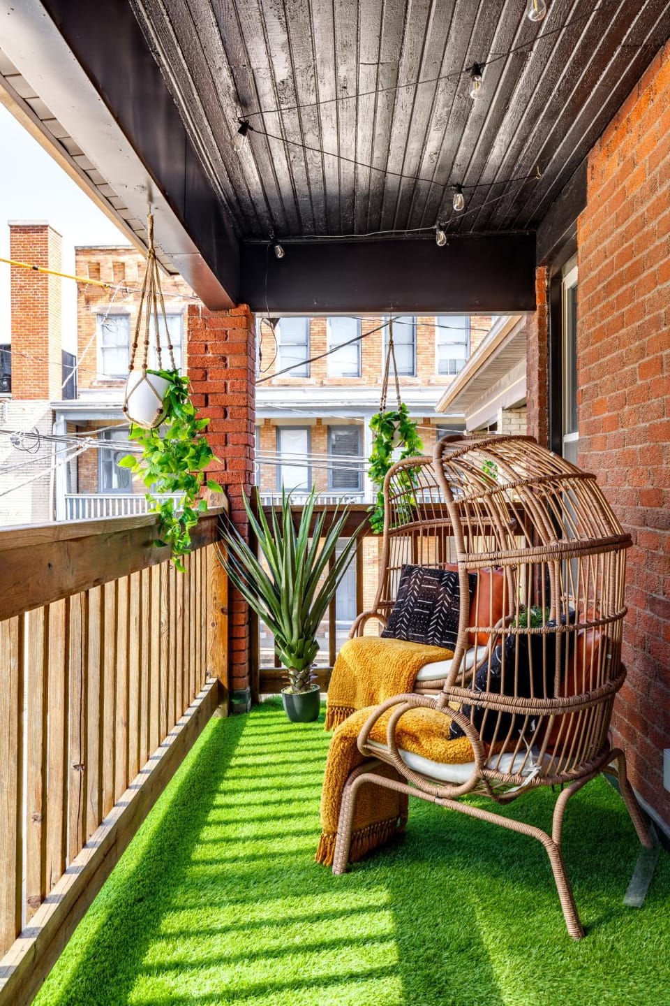 Property building, Patio, Balcony/Terrace, Balcony/Terrace