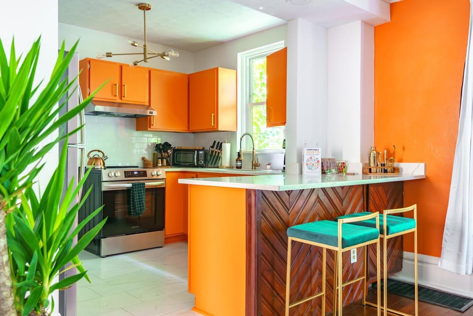 Kitchen or kitchenette, Dining area, dishwasher, minibar, oven, pet friendly, stove