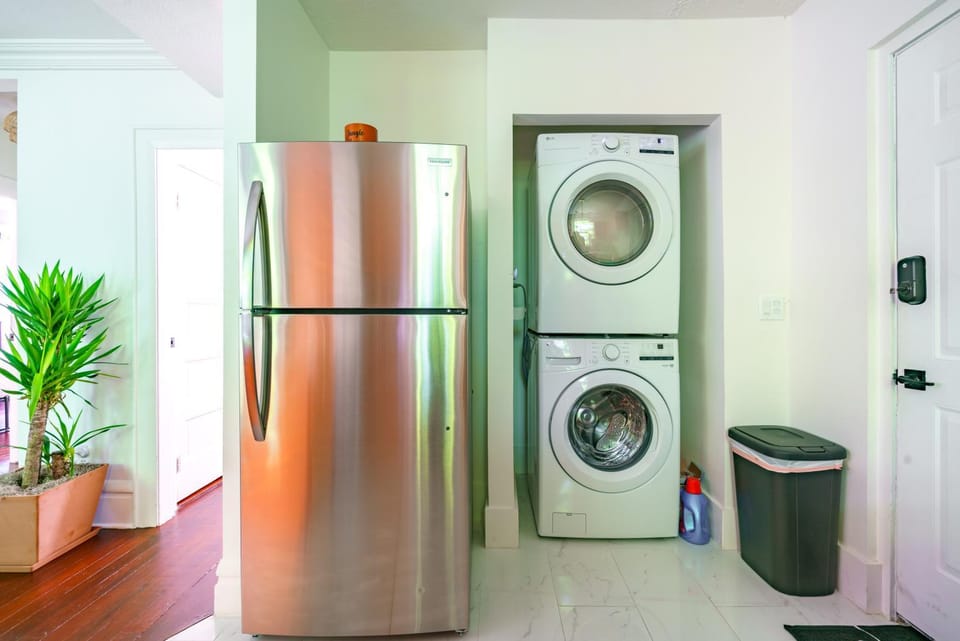 Kitchen or kitchenette, washing machine, dryer