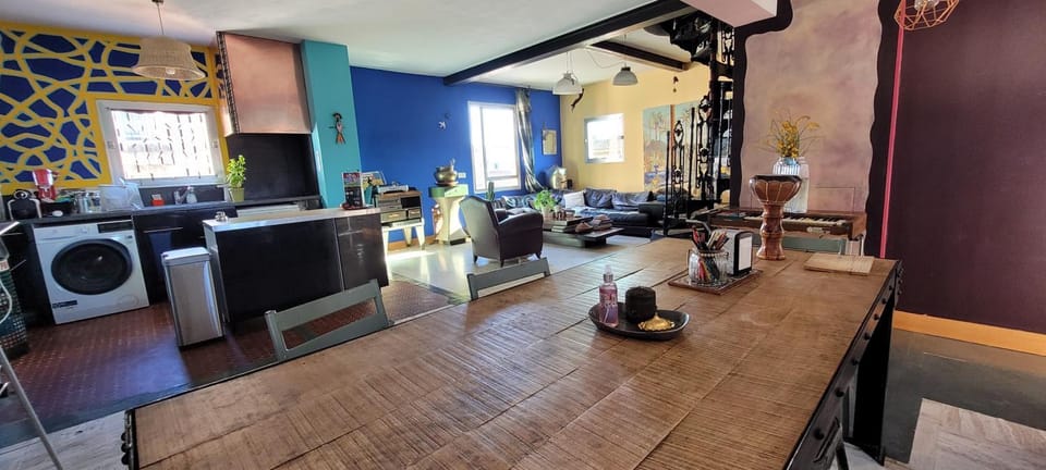 Kitchen or kitchenette, Living room, Dining area