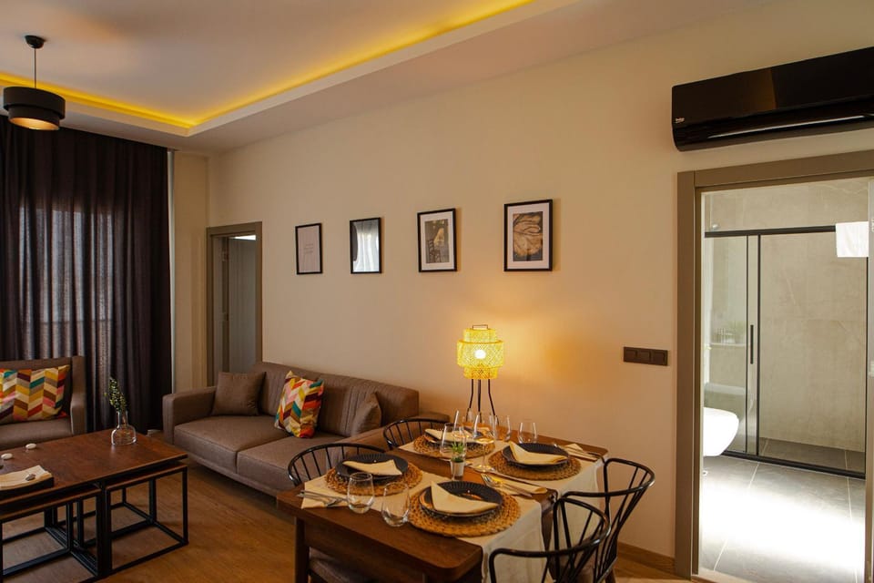 Seating area, Dining area