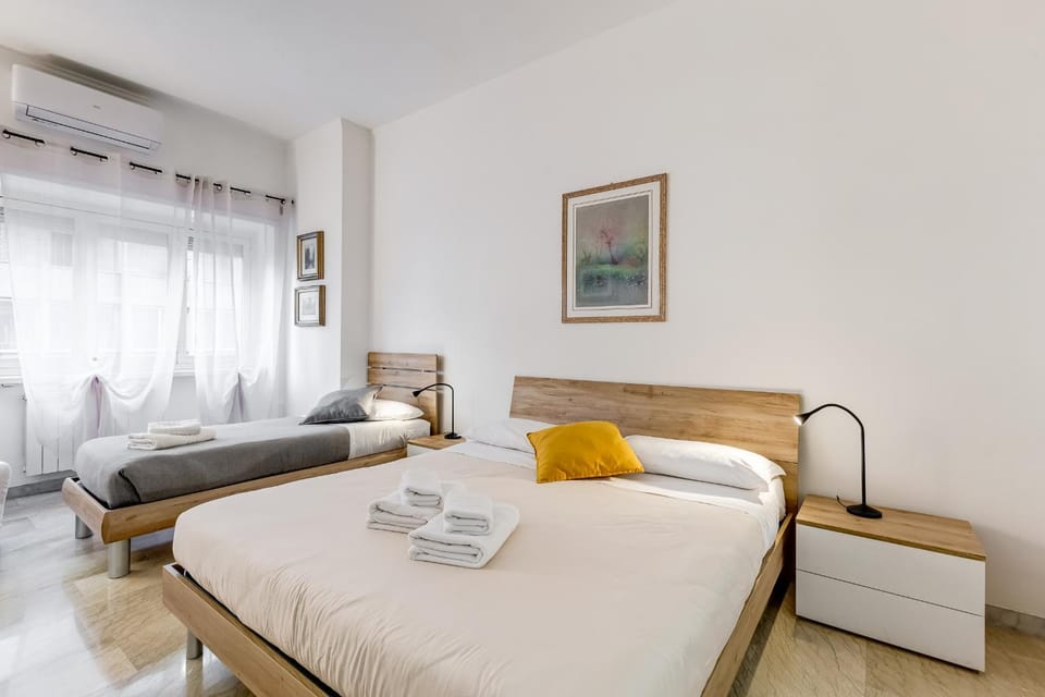 Bed, Photo of the whole room, Bedroom, air conditioner