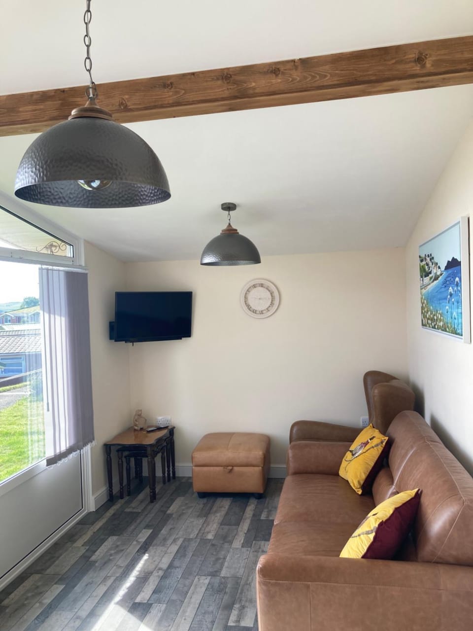 Caban Cynnes- The Cosy Cabin, Holiday let, near Mansion House, Llansteffan Cabin in Llansteffan