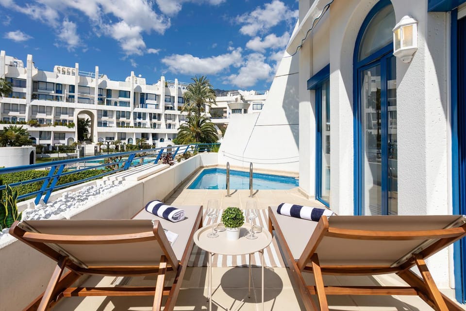 Property building, Day, View (from property/room), Balcony/Terrace, Pool view, Swimming pool, sunbed