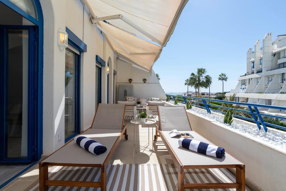 Day, View (from property/room), Balcony/Terrace, Living room, Pool view, Swimming pool, sunbed