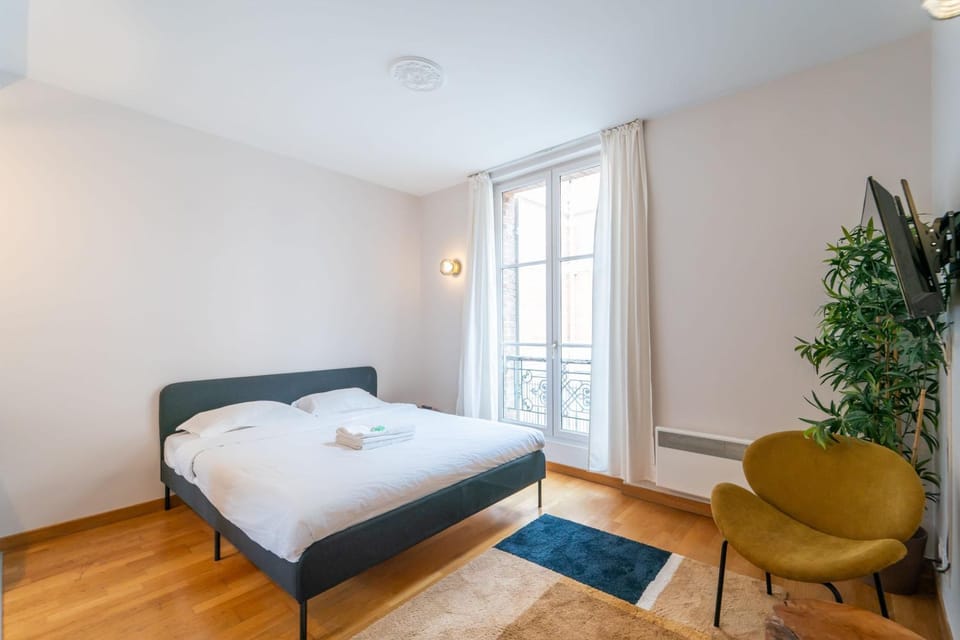 Bed, Photo of the whole room, Bedroom