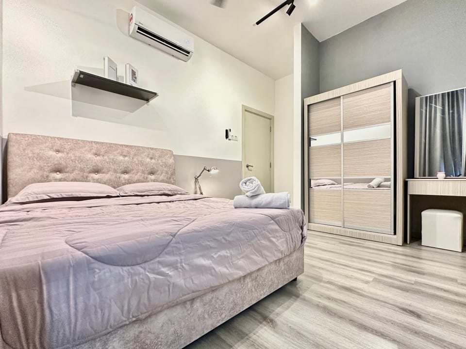 Bed, Photo of the whole room, Bedroom, wardrobe, air conditioner