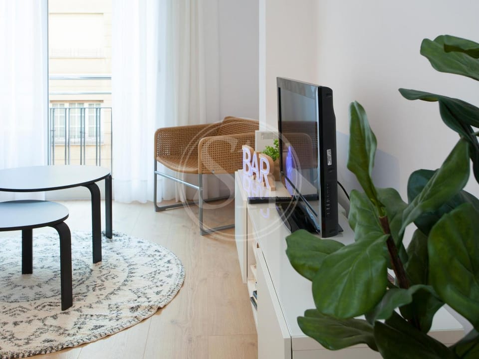 TV and multimedia, Living room, Seating area, Evening entertainment