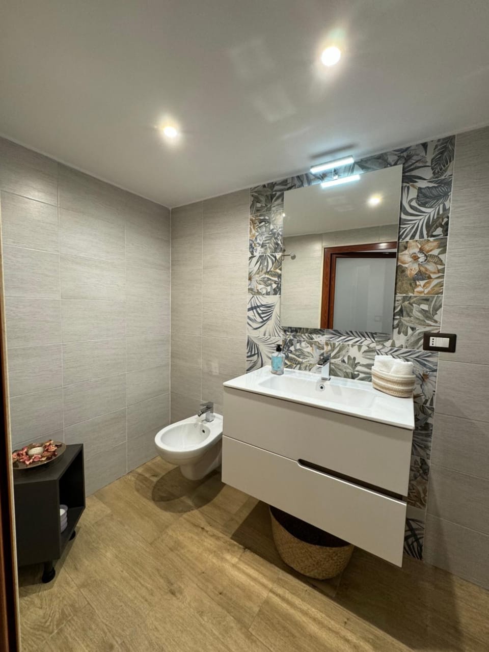 Bathroom, towels
