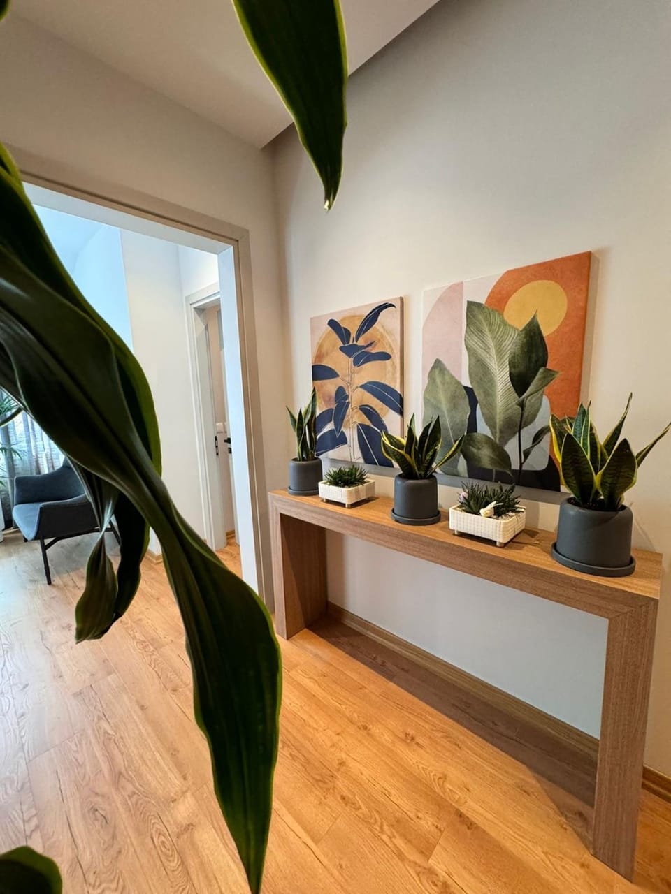 Property building, Decorative detail, Seating area