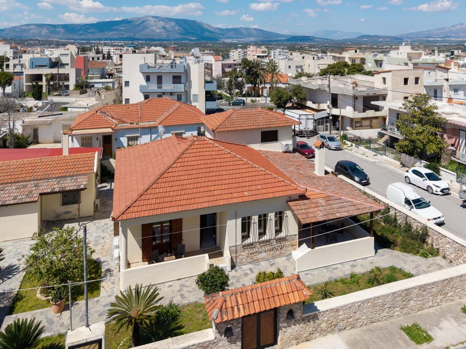 Property building, Neighbourhood, Natural landscape, Street view, Parking