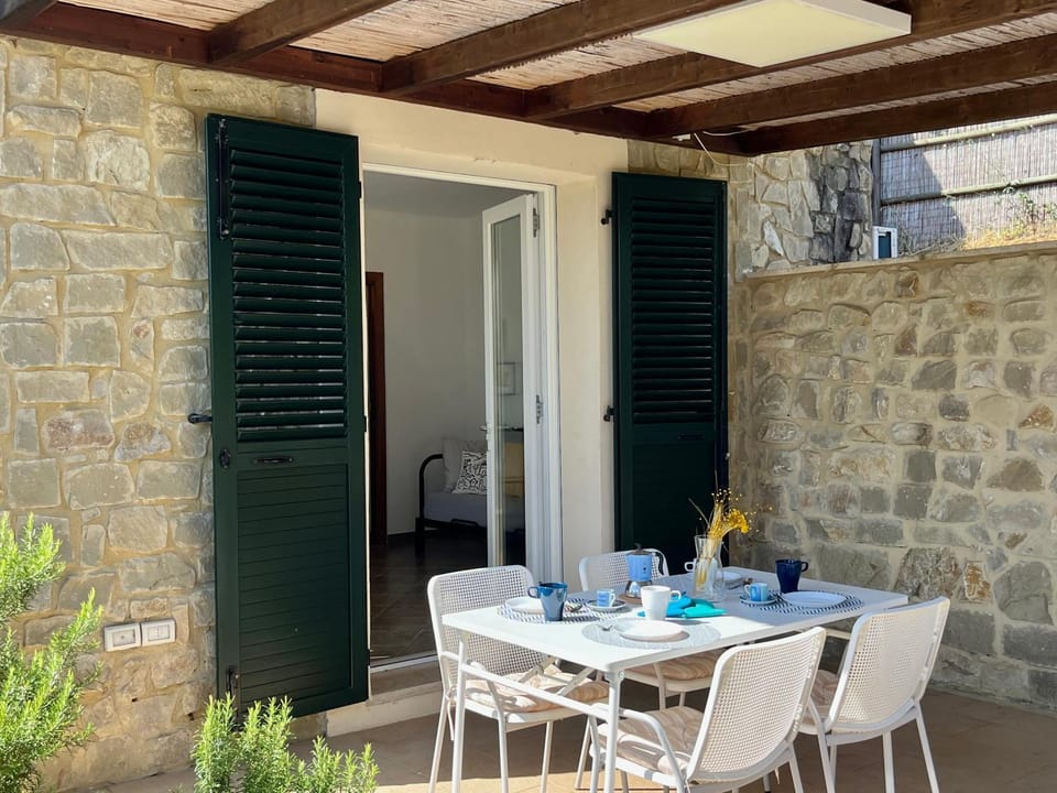 Patio, Dining area