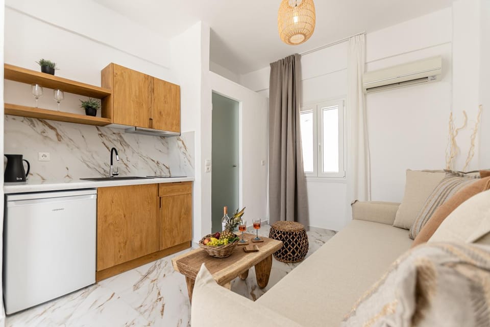 Kitchen or kitchenette, Seating area, air conditioner