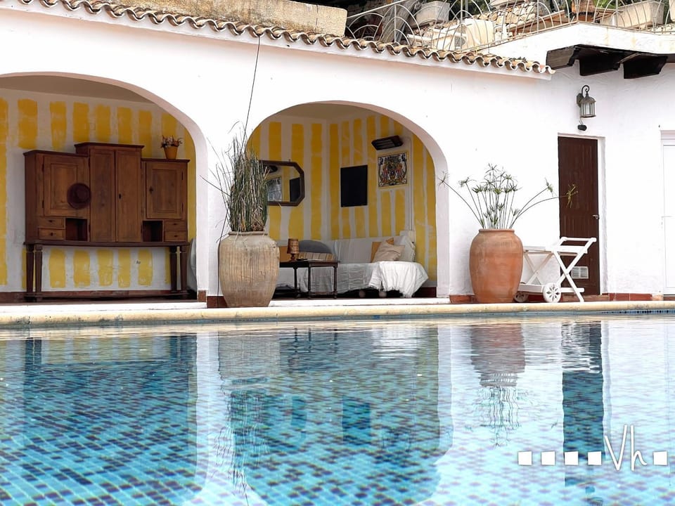 Swimming pool, Swimming pool
