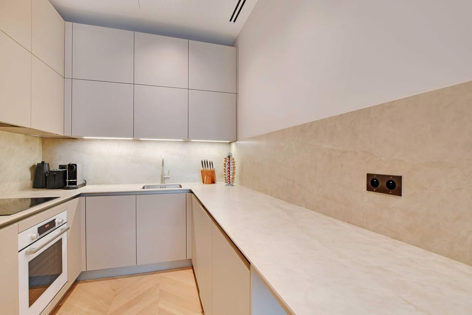 Coffee/tea facilities, Kitchen or kitchenette, oven, stove, toaster
