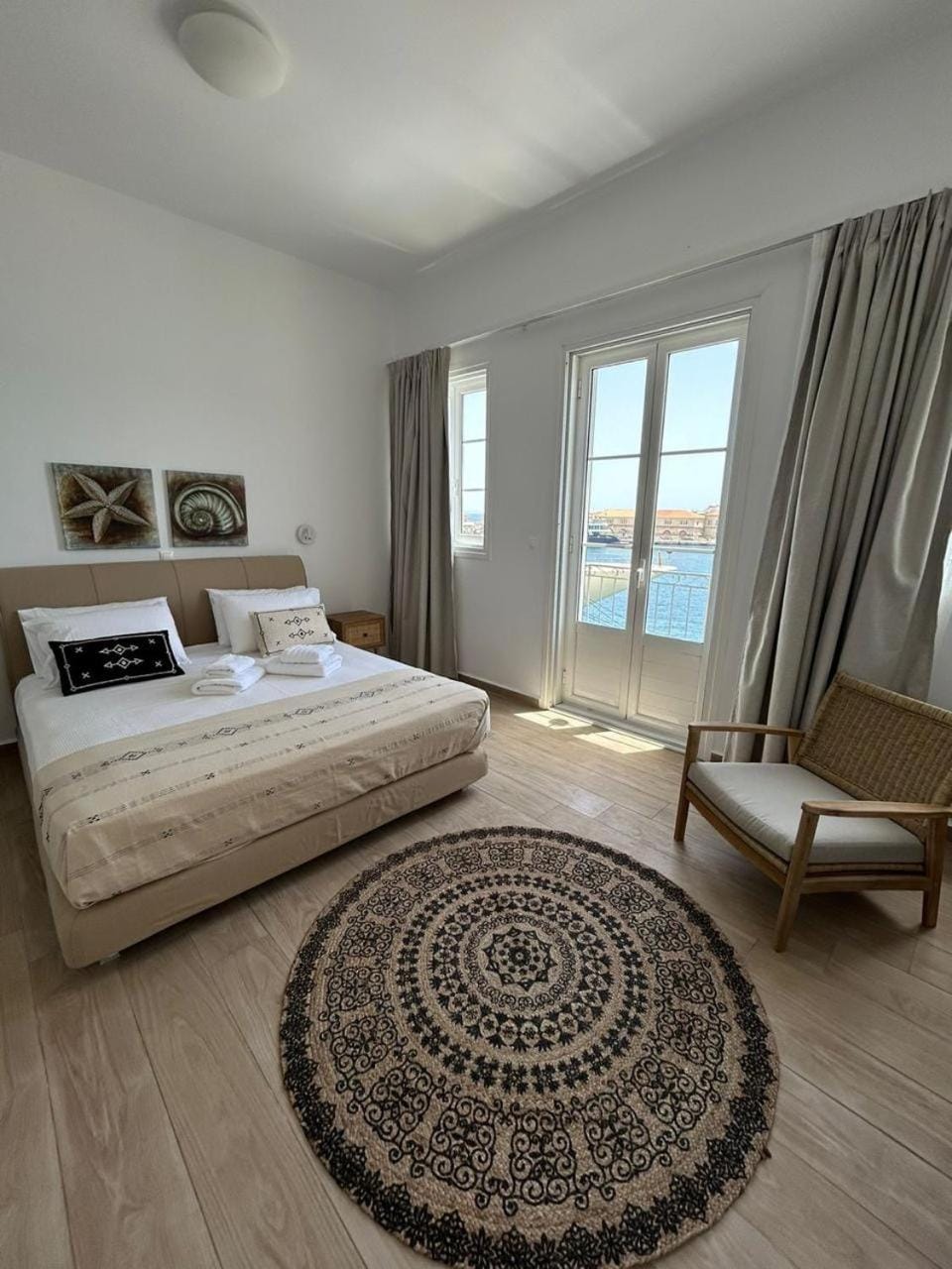Photo of the whole room, Bedroom, Sea view