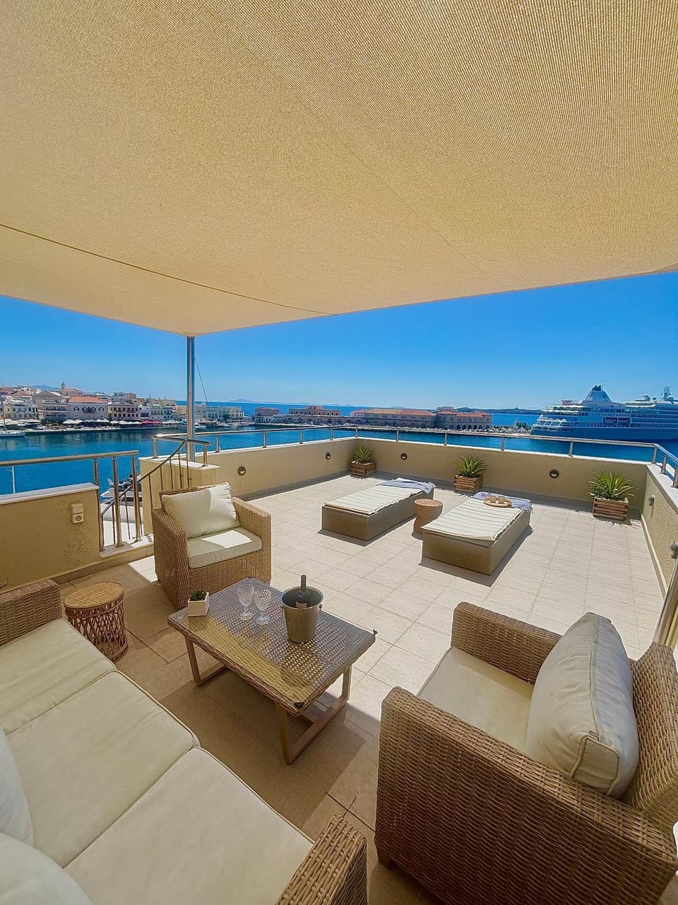 Patio, Balcony/Terrace, Seating area