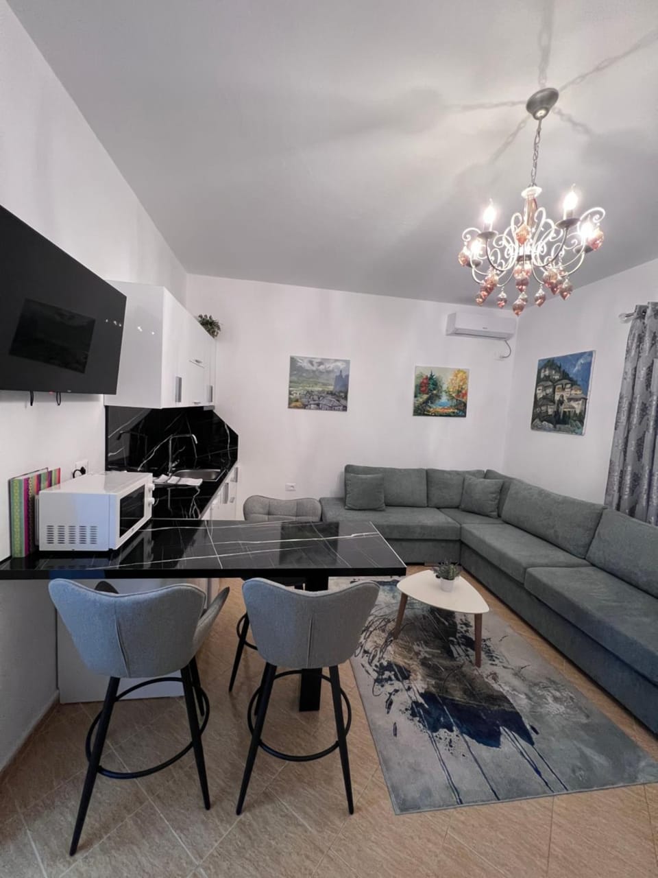 TV and multimedia, Living room, Seating area, Dining area