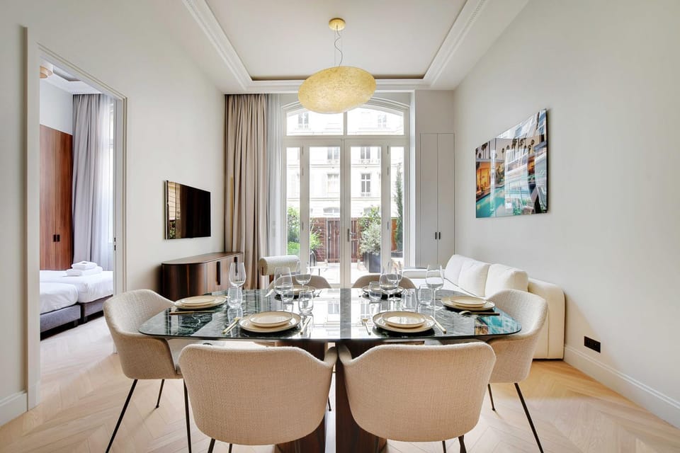 Bed, TV and multimedia, Living room, Dining area, Bedroom
