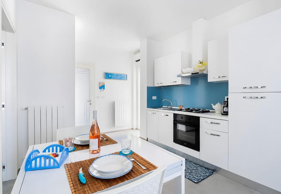 Property building, Kitchen or kitchenette, Living room