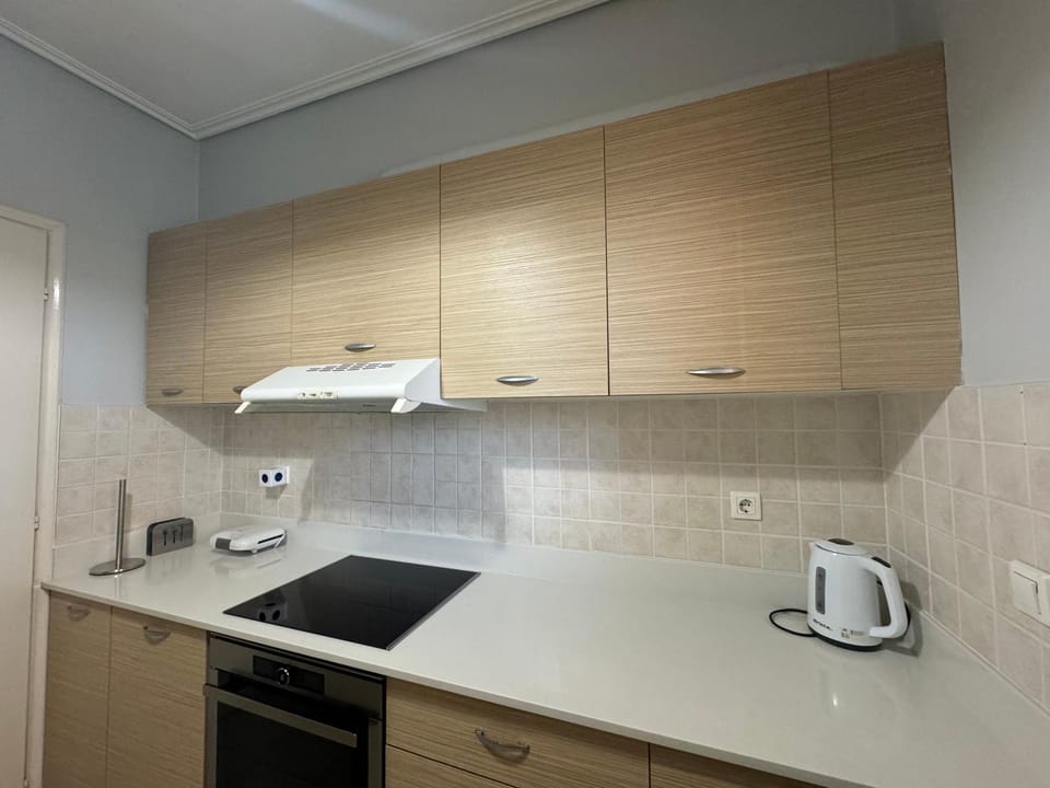 Coffee/tea facilities, Kitchen or kitchenette, stove
