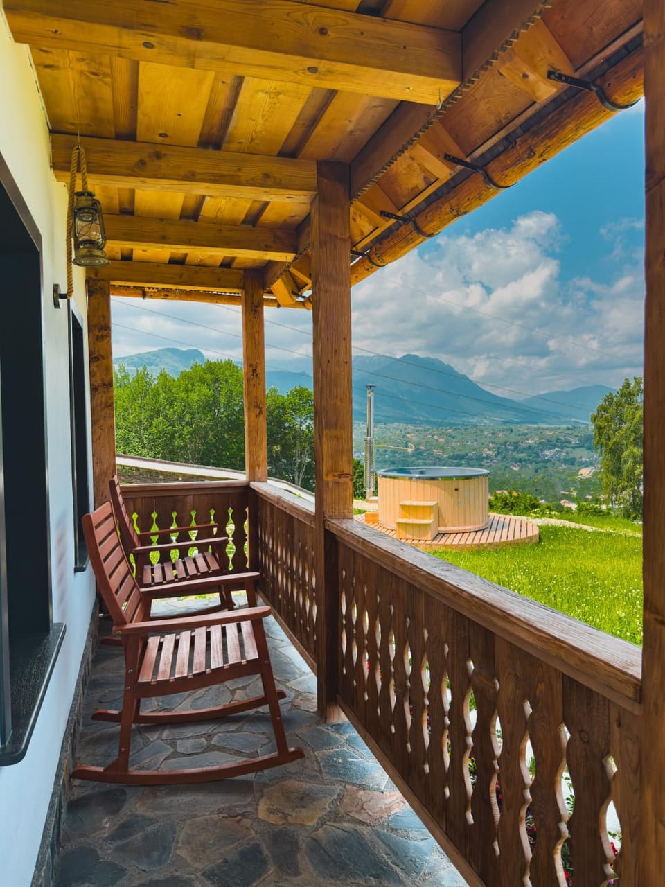 Balcony/Terrace, Mountain view