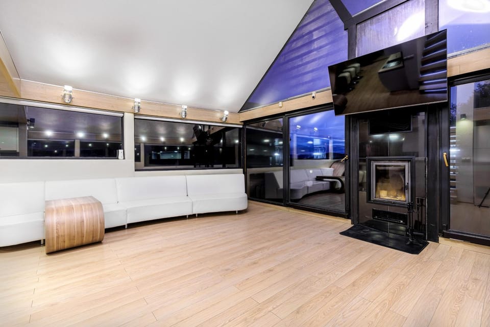 TV and multimedia, Living room, fireplace