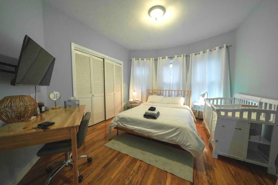 Cozy 2BR-Walk to Tufts & Green Line, Near Boston! Apartment in Somerville