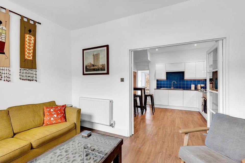 Charming Golborne Escape Bed and Breakfast in City of Westminster