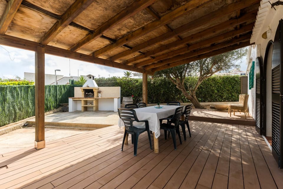 Property building, Balcony/Terrace, Living room