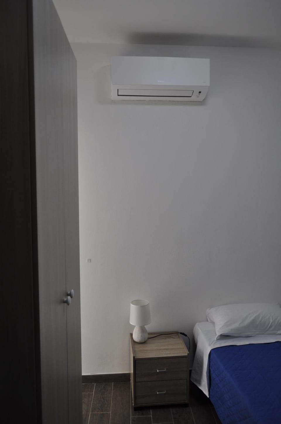 Bed, Bedroom, air conditioner