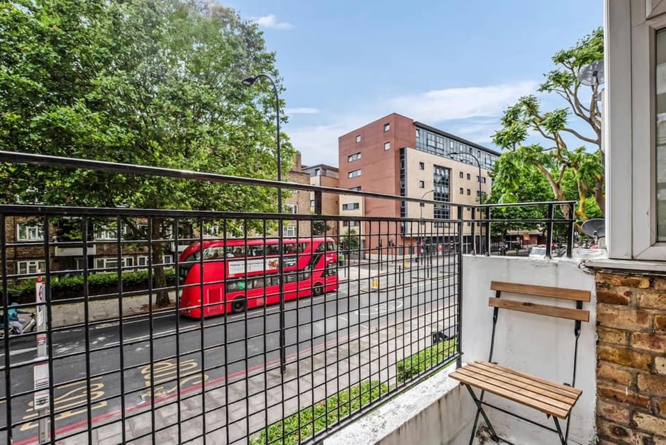 Spacious London Bridge Flat Apartment in London Borough of Southwark